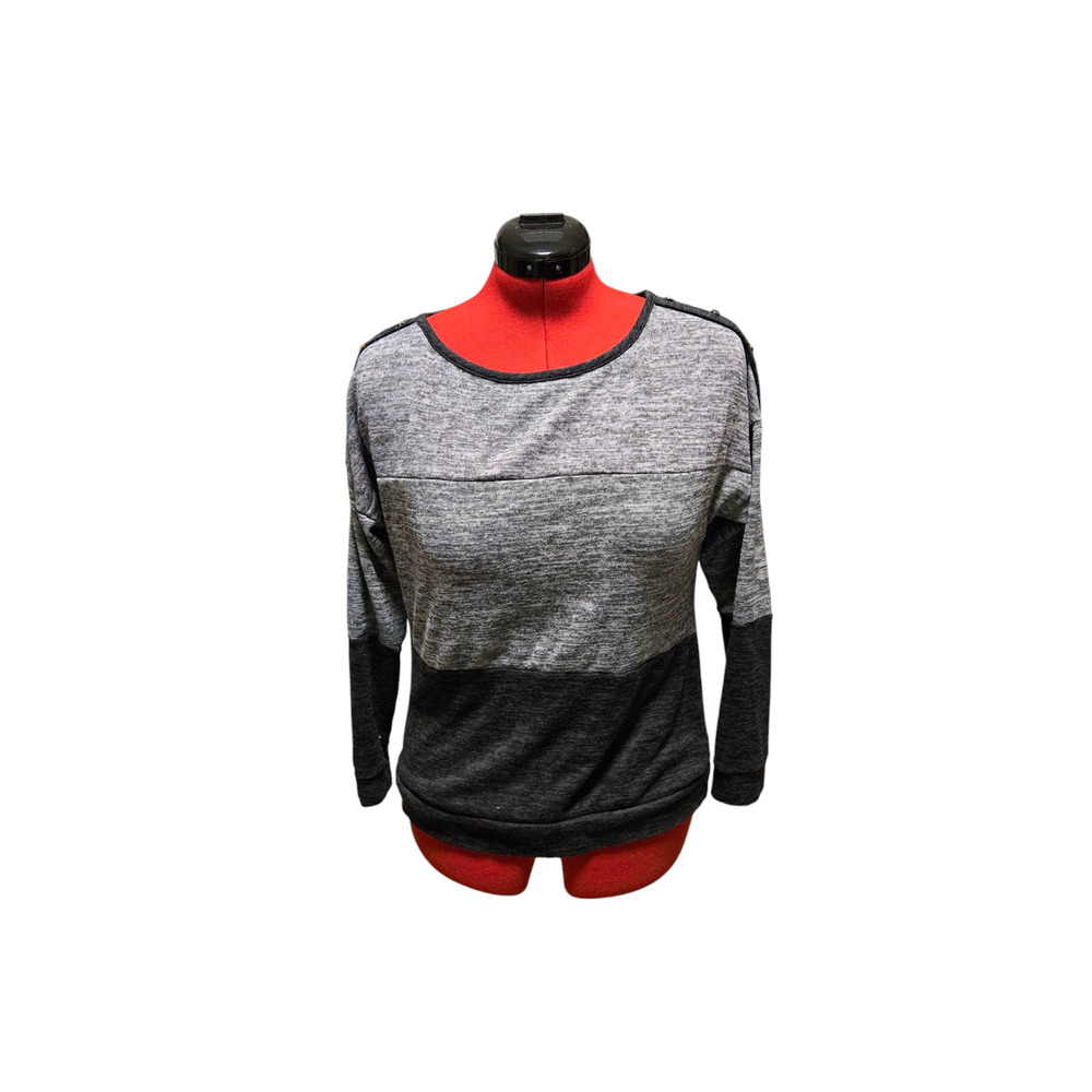 No frills two tone gray top with button detailing, size xl